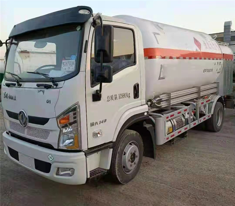 東風(fēng)專底單橋氣罐運輸車