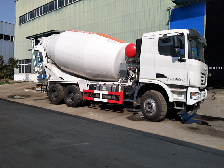 聯(lián)合重卡15方混凝土攪拌車(chē)